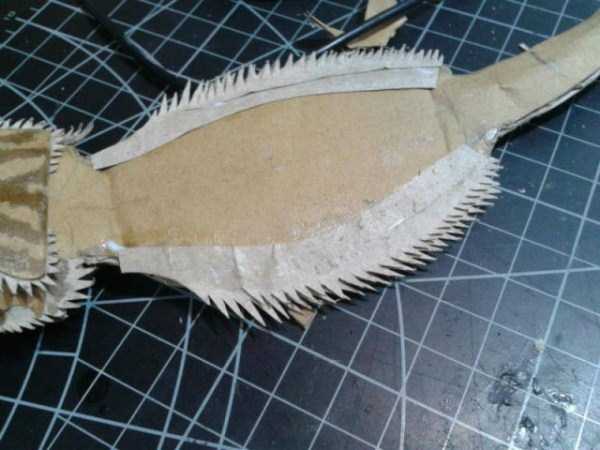 lifelike bearded dragon made out of cardboard 7