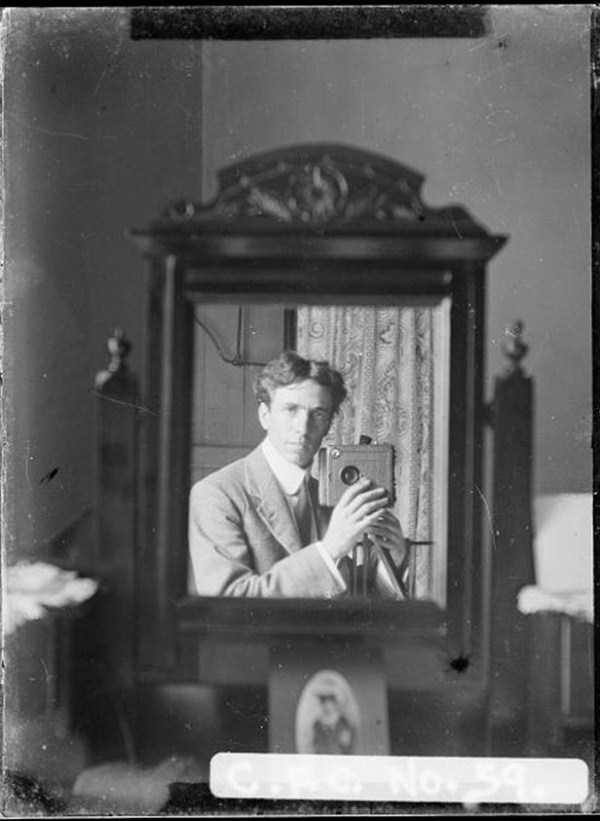 Selfies from the Past (25 photos)