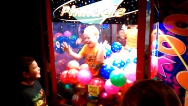 Kids Getting Stuck in Various Things (37 photos)
