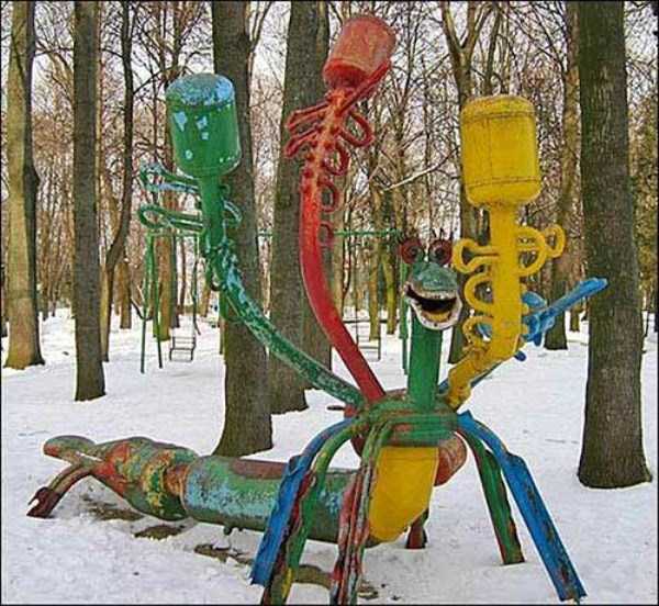 Trully Bizarre Childrens Playgrounds (43 photos)