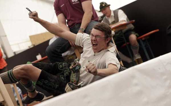 finger wrestling 8 German Finger Wrestling Championships (9 photos)