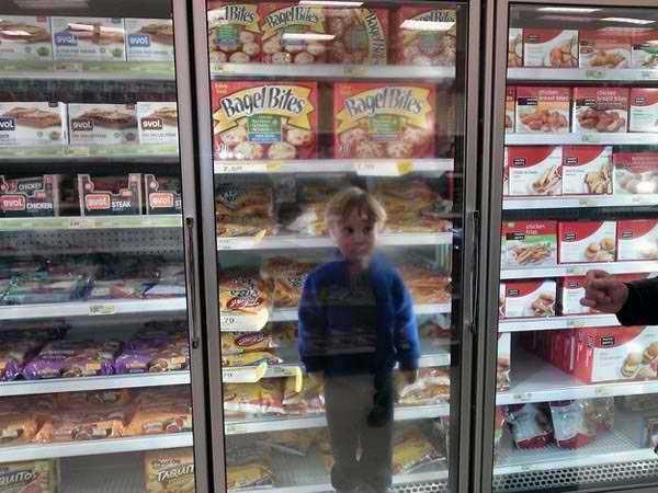 These Kids Really Hate Shopping (23 photos)