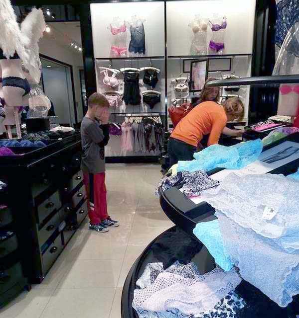 These Kids Really Hate Shopping (23 photos)