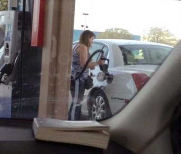 Strange People Seen at Gas Stations (25 photos)