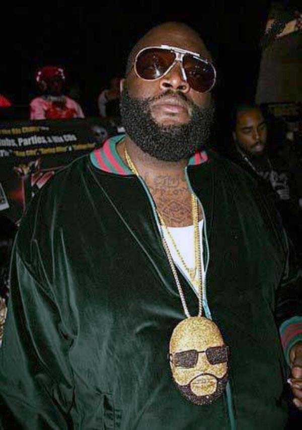 The Most Ridiculous Rapper Chains (40 photos)