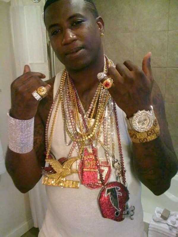 The Most Ridiculous Rapper Chains (40 photos)
