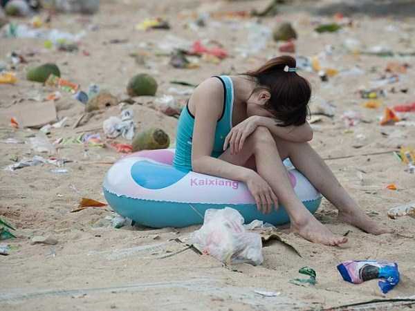 Probably The Dirtiest Beach in the World (11 photos)