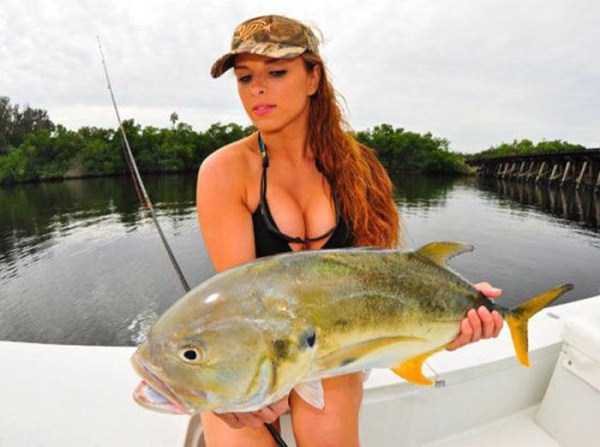 Hot Girls Love Fishing Too (69 photos)