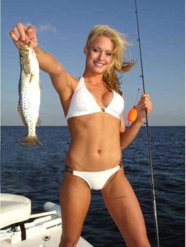 Hot Girls Love Fishing Too (69 photos)