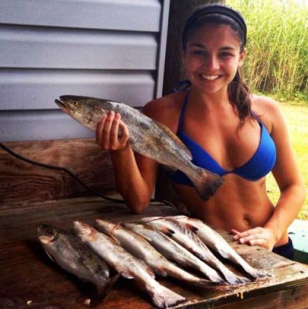 Hot Girls Love Fishing Too (69 photos)