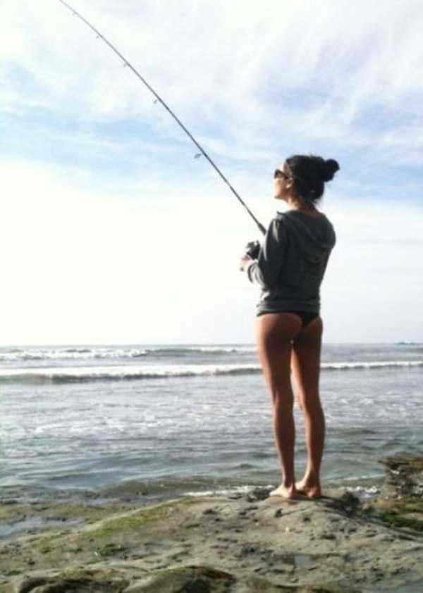 Hot Girls Love Fishing Too (69 photos)