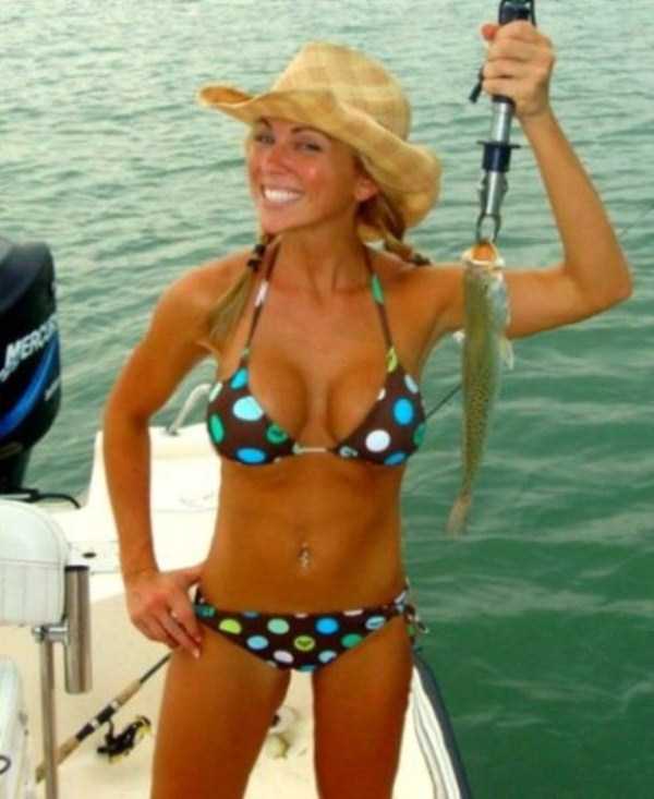 Hot Girls Love Fishing Too (69 photos)
