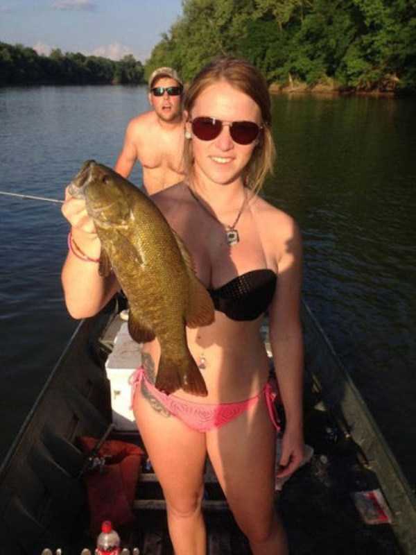 Hot Girls Love Fishing Too (69 photos)