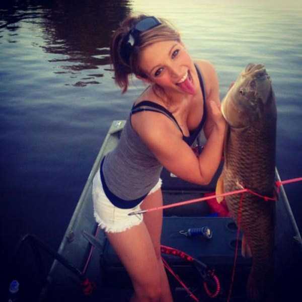 Hot Girls Love Fishing Too (69 photos)