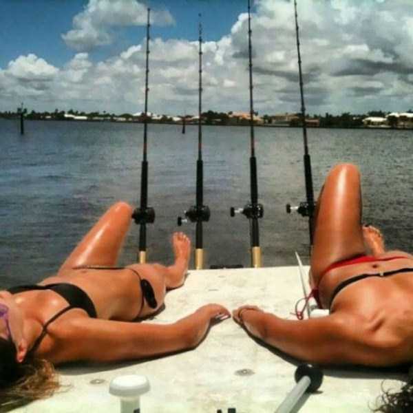 Hot Girls Love Fishing Too (69 photos)
