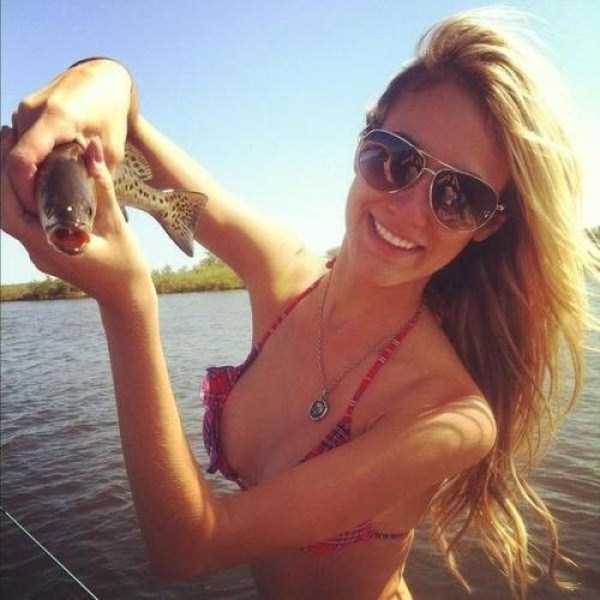Hot Girls Love Fishing Too (69 photos)