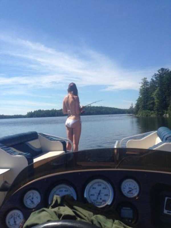 Hot Girls Love Fishing Too (69 photos)