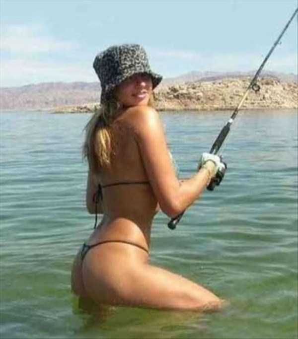 Hot Girls Love Fishing Too (69 photos)