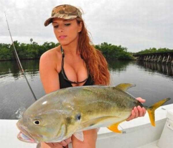 Hot Girls Love Fishing Too (69 photos)