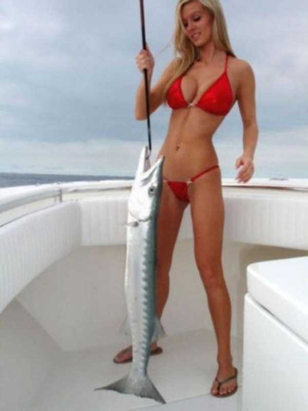 Hot Girls Love Fishing Too (69 photos)