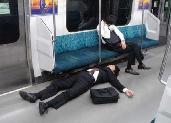 Drunk Japanese Businessmen Can Sleep Anywhere 31 Photos Klyker Com