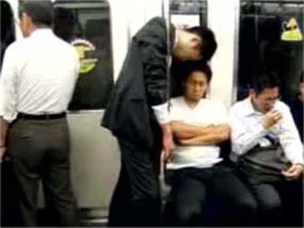 Drunk Japanese Businessmen Can Sleep Anywhere (31 photos)
