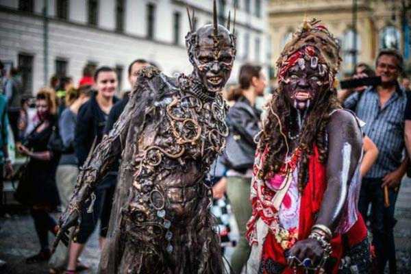 Probably The Coolest Zombie Costume Ever (15 photos) 2