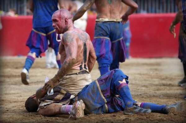 Probably the Toughest Sport Ever (19 photos)