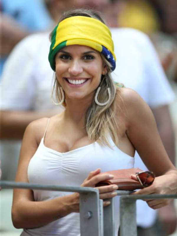 Some Soccer Fans Are Hotter Then Others (65 photos)