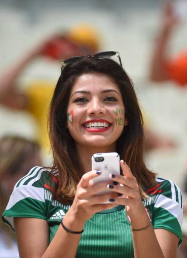Some Soccer Fans Are Hotter Then Others (65 photos)