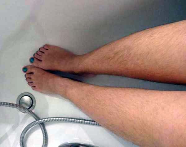 Women With Hairy Legs (25 photos)