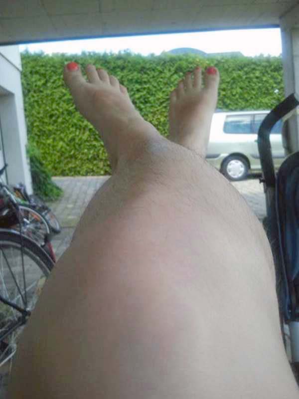 women-showing-off-their-hairy-legs-18