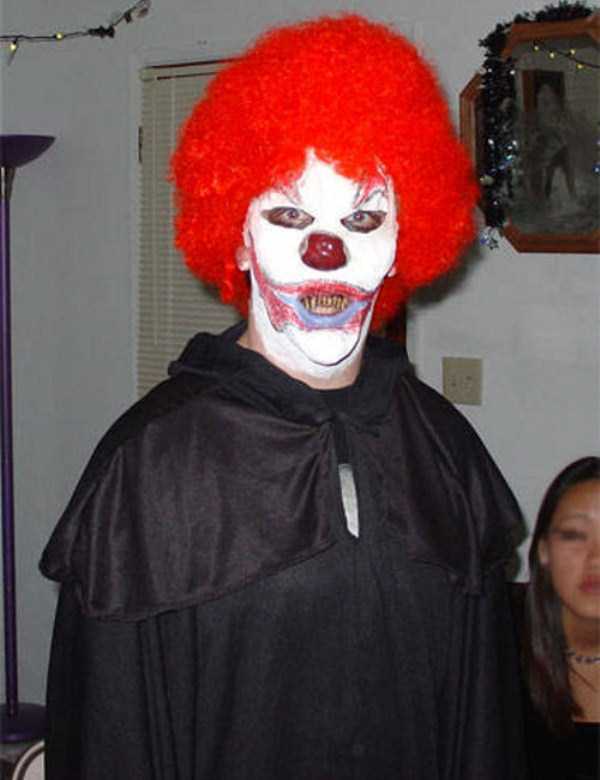 These Creepy Clowns Will Haunt Your Dreams (43 photos)