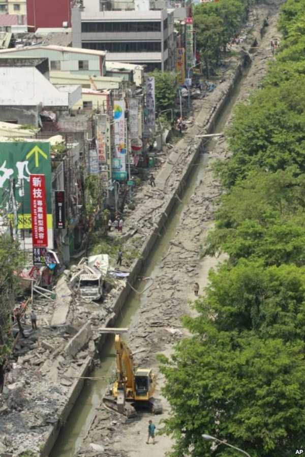 Aftermath of the Huge Gas Explosions in Taiwan (60 photos)