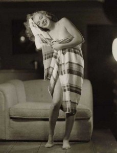Marilyn Monroe's Early Topless Photos (22 photos) 22