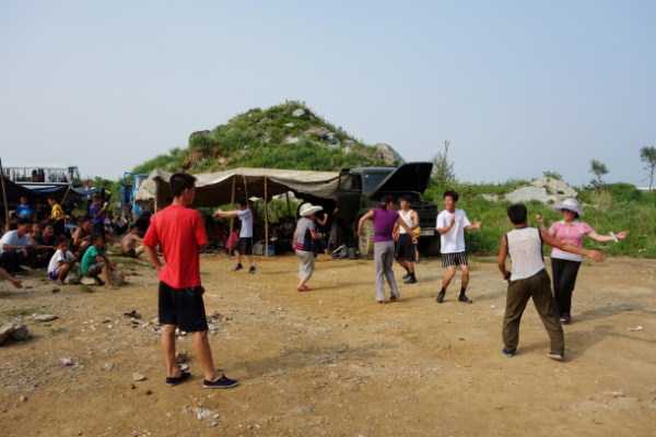 Having Fun at the Beach in North Korea (24 photos)