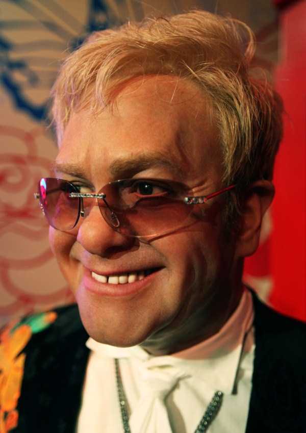Incredibly Detailed Celebrity Wax Figures (49 photos)