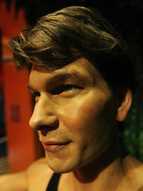 Incredibly Detailed Celebrity Wax Figures (49 photos)