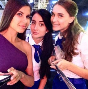 Attractive Hostesses of Moscow Car Show Taking Selfies (26 photos) 26