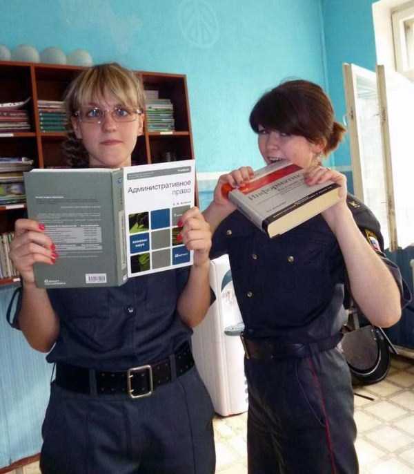 Russian Girls in Uniforms (30 photos)