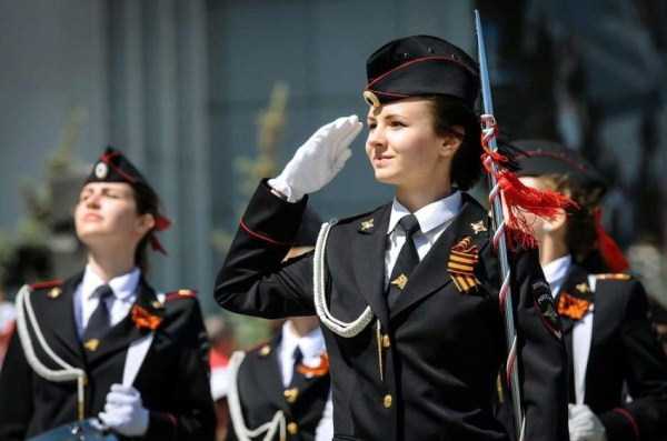 Russian Girls in Uniforms (30 photos)