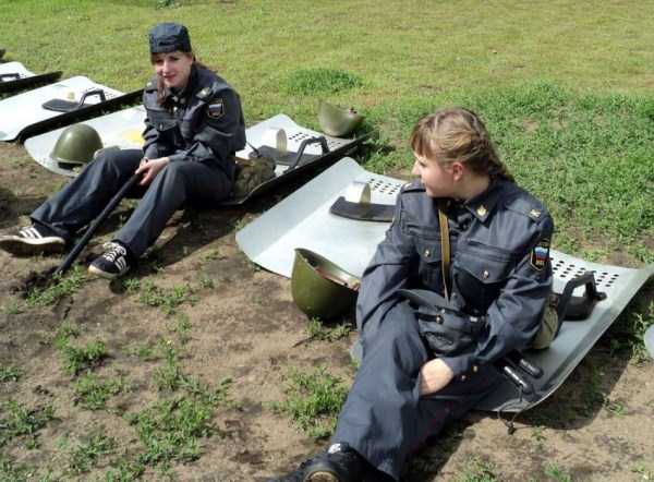 Russian Girls in Uniforms (30 photos)