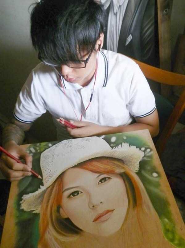 Stunning Photorealistic Drawings on Wooden Boards (31 photos)