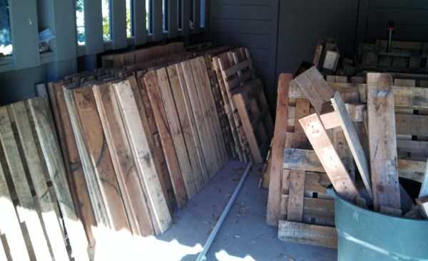 Wooden Flooring Made From Old Shipping Pallets (31 photos)