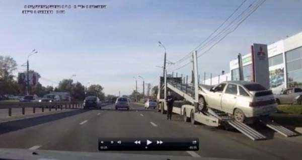 Totally Absurd Car Crashes (32 photos)