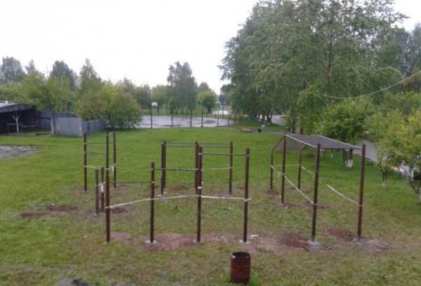 Outdoor Gym Made From Scratch (100 photos)
