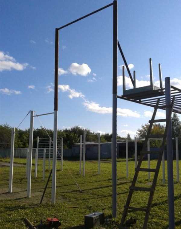 Outdoor Gym Made From Scratch (100 photos)