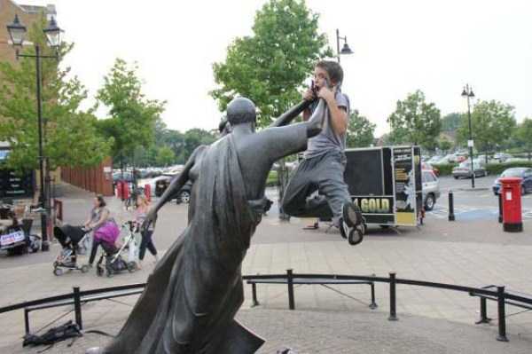 Its Fun Time With Statues (43 photos)