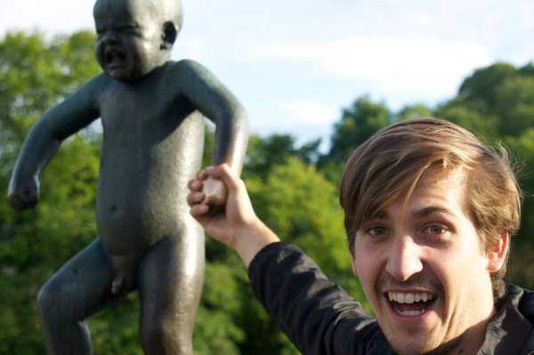 Its Fun Time With Statues (43 photos)