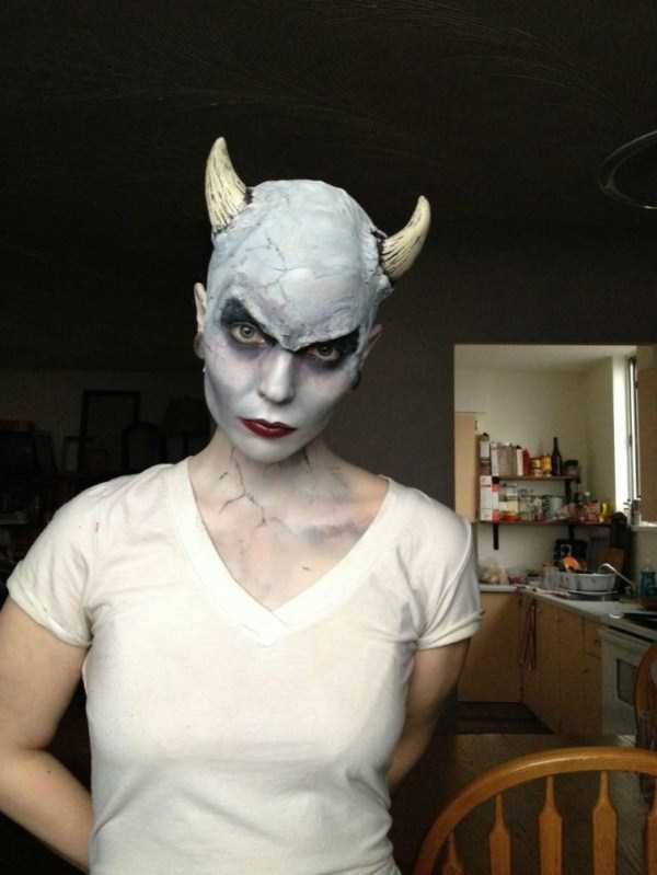 30 Examples of Brilliant Halloween Makeup (30 photos)